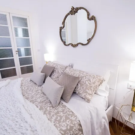 Grandi Residenze Napoli- Piazza Carita Con Vista * Neapol