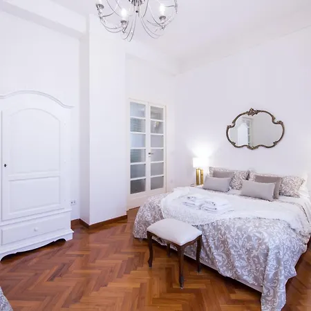 Grandi Residenze Napoli- Piazza Carita Con Vista Apartmán Neapol