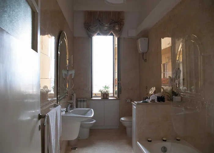 Grandi Residenze Napoli- Piazza Carita Con Vista Napels