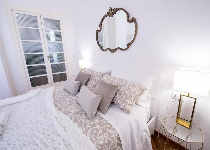 Grandi Residenze Napoli- Piazza Carita Con Vista * Napels