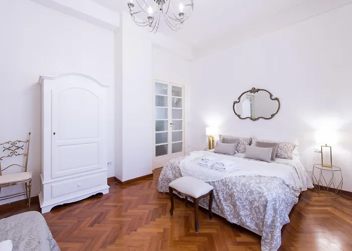 Grandi Residenze Napoli- Piazza Carita Con Vista Appartement Napels